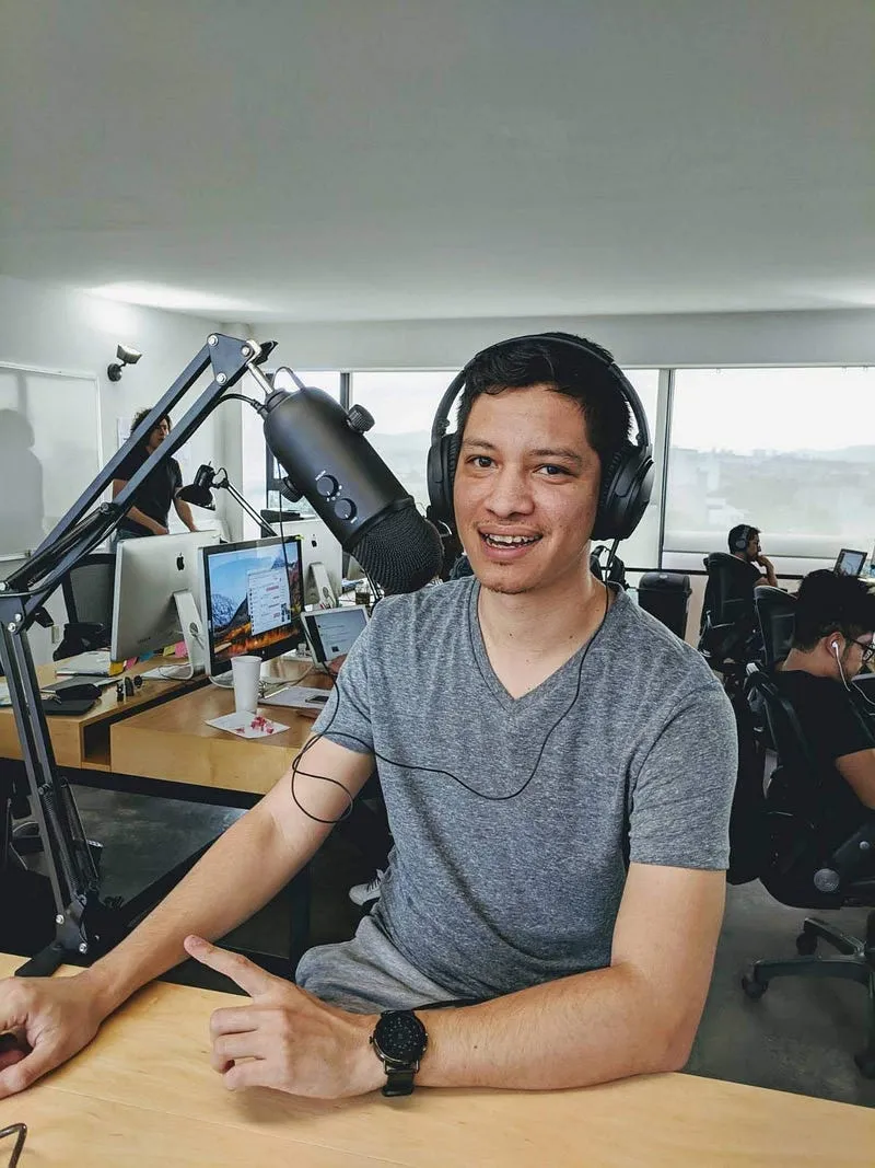 Hola, soy su host Omar y vengo a contarles una historia.