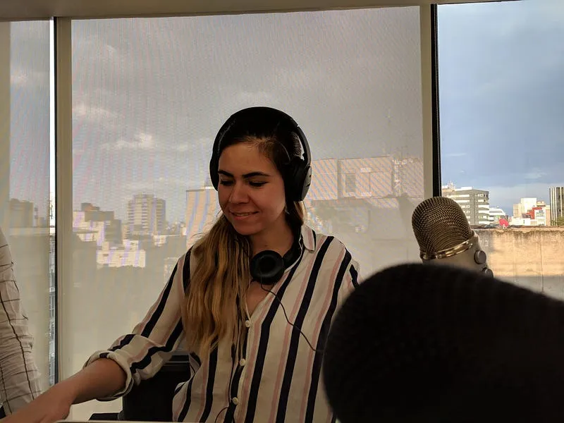 Had, además de diseñadora, es DJ en sus tiempos libres (no cierto).