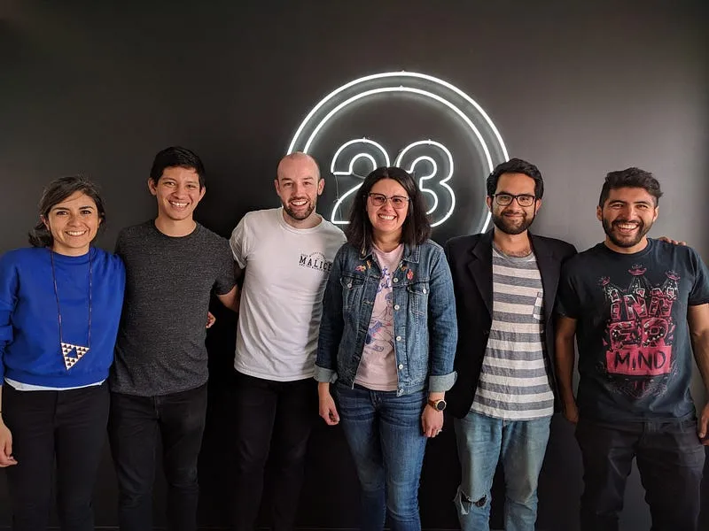 Yasmine sabe español, pero nosotros quisimos grabar en inglés.